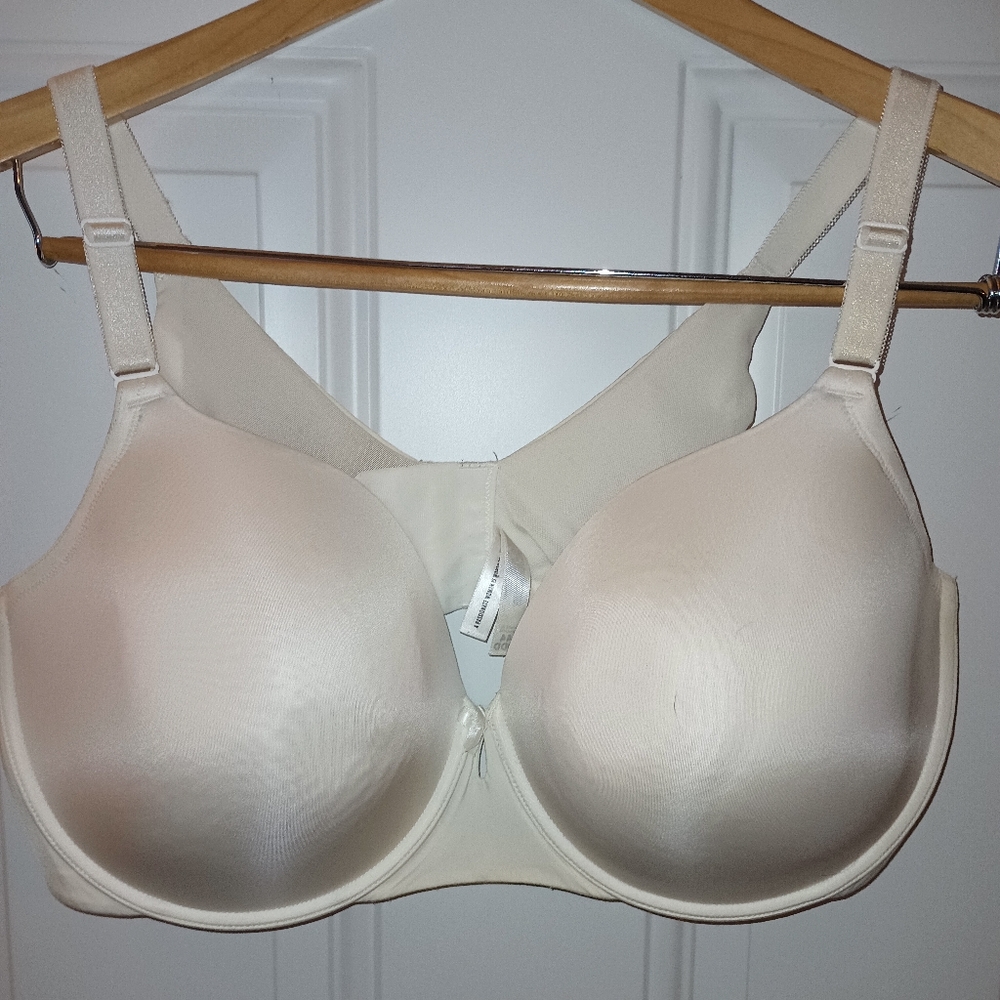 Women's Torrid Curves White Bra. Size 44 DDD